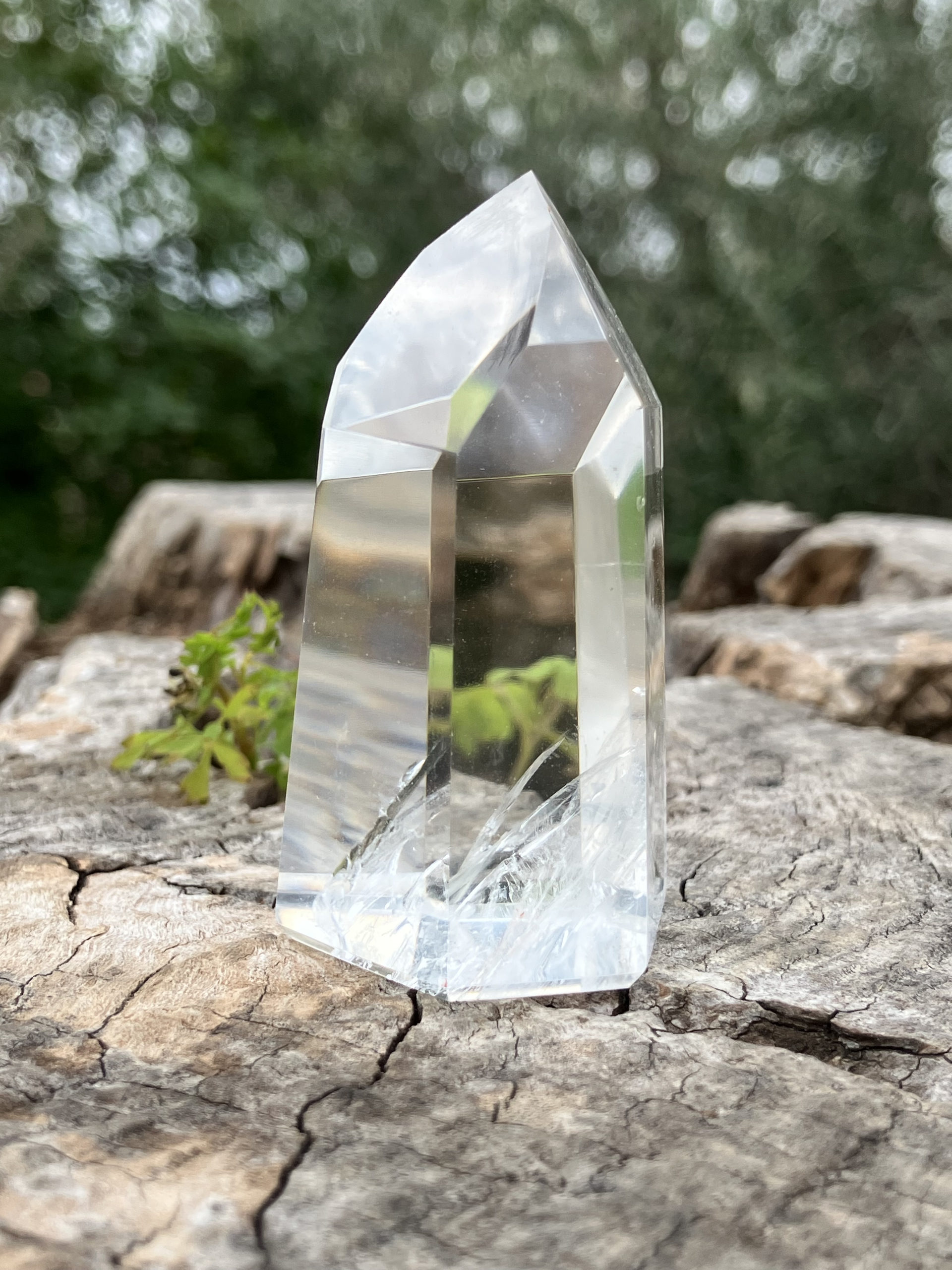 Pointe Cristal de Roche Corinto Brésil : Poids 63gr Hauteur 5.5cm Largeur 3,5cm
