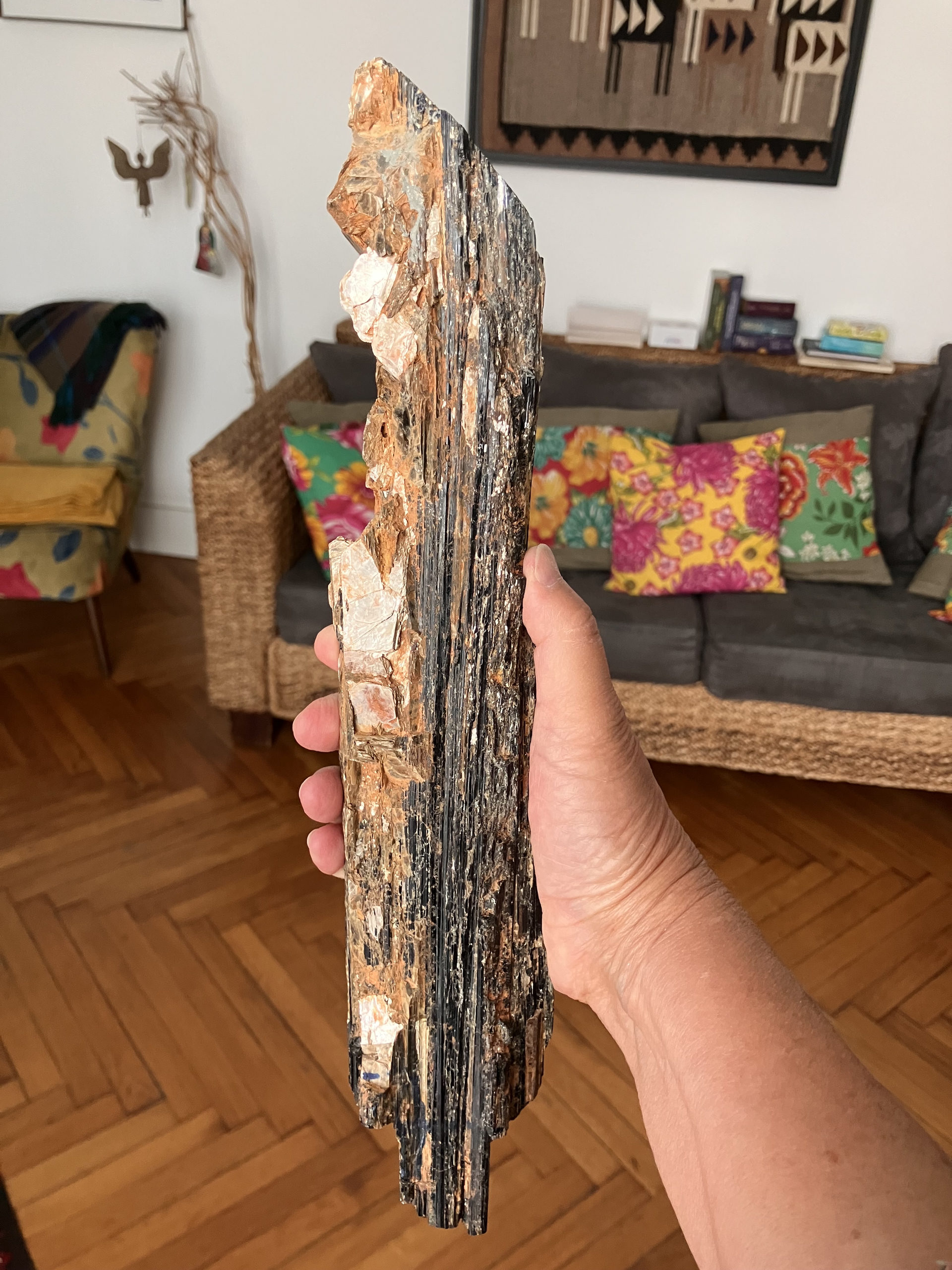 Tourmaline Noire naturelle - Antsirabe - Madagascar Poids : 752gr Hauteur : 32 cm 2