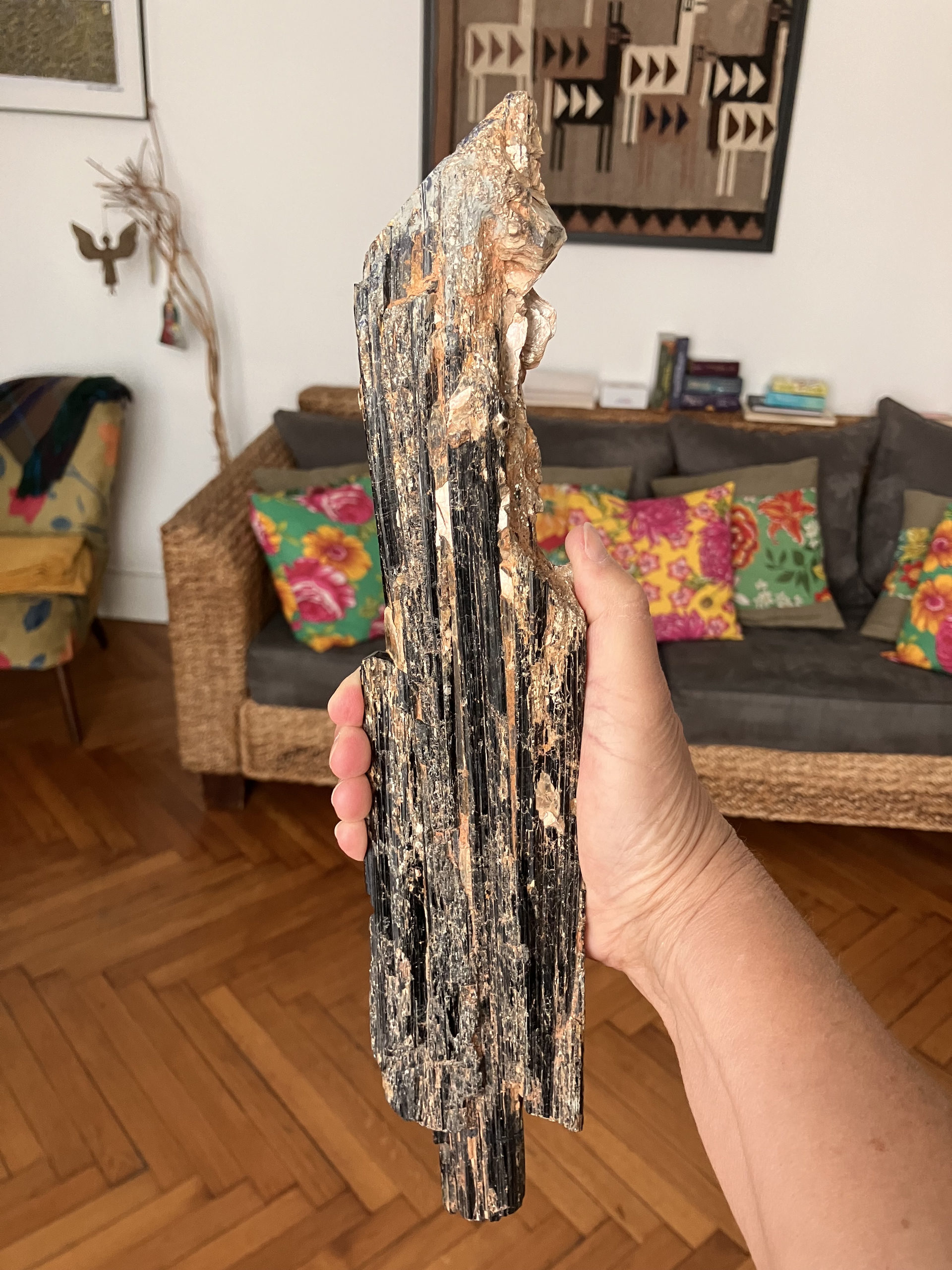 Tourmaline Noire naturelle - Antsirabe - Madagascar Poids : 752gr Hauteur : 32 cm