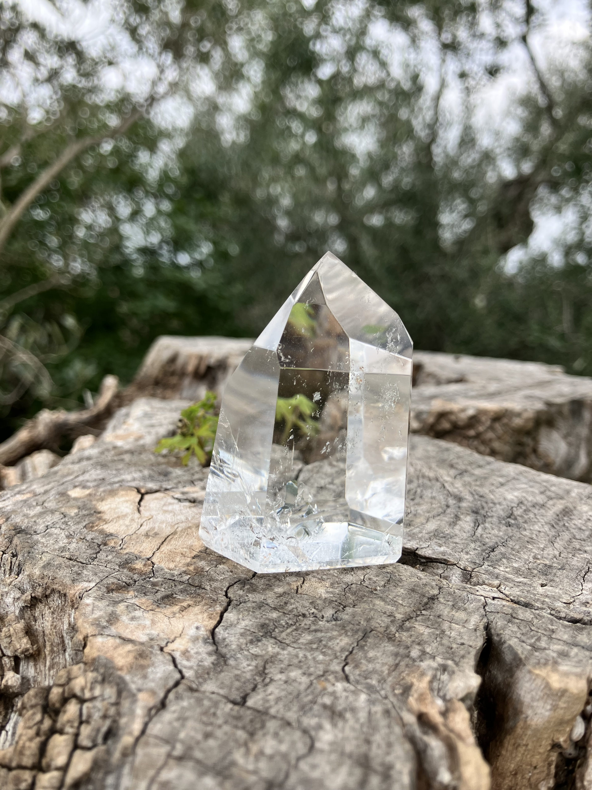 Pointe Cristal de Roche Corinto Brésil Poids 87gr Hauteur 5,5cm Largeur 3,5cm