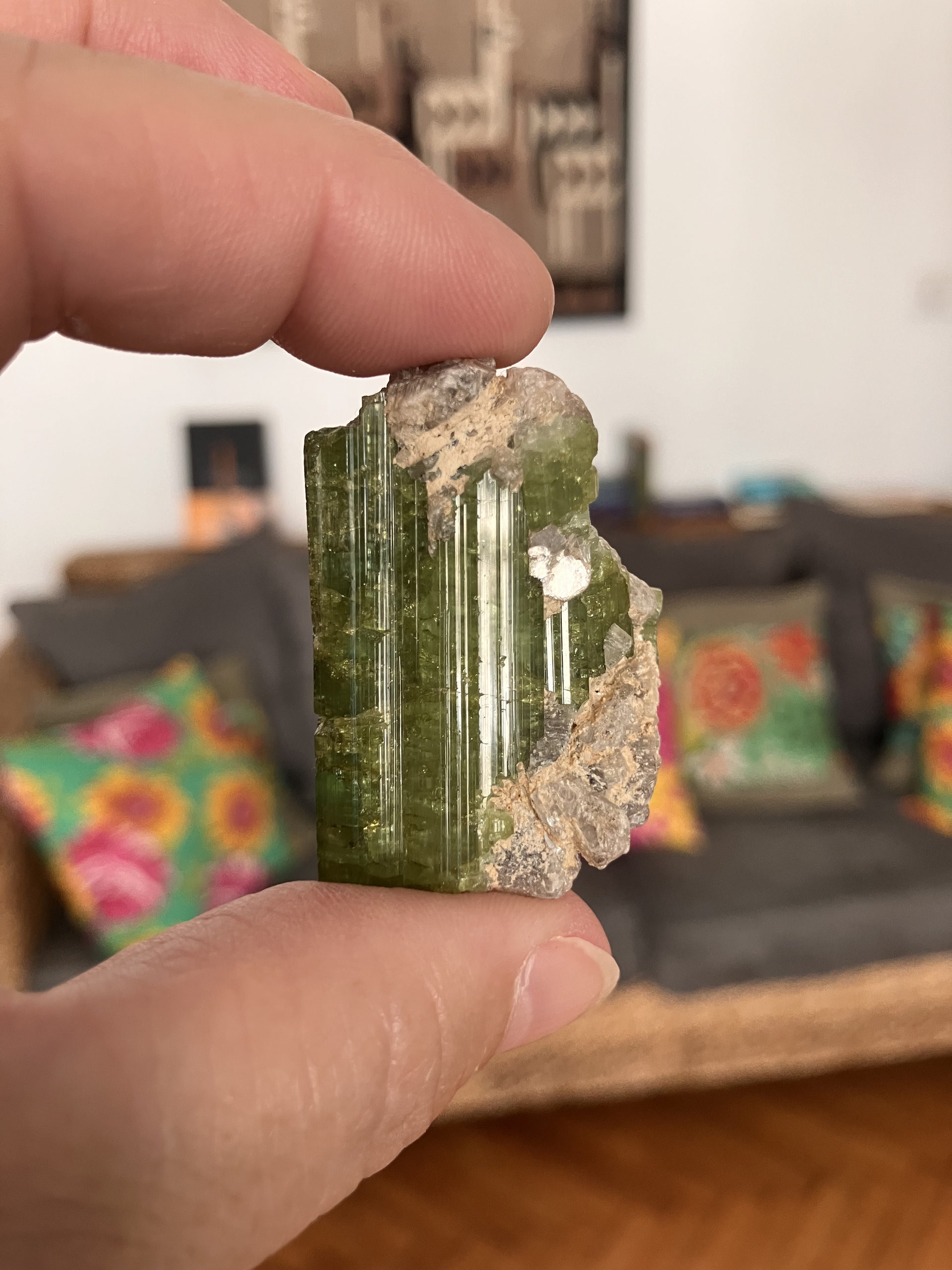 Tourmaline verte Minas Gérais Brésil Poids : 31gr Hauteur 4cm Largeur  3cm